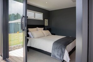 3 makuuhuonetta, työpöytä, silitysrauta/-lauta, ilmainen Wi-Fi