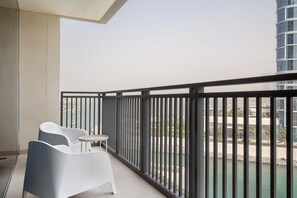 Terrace/patio - Blueground | Dubai Marina, pool, nr Marina (Dubai)