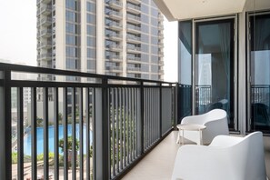 Property grounds - Blueground | Dubai Marina, pool, nr Marina (Dubai)