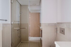 Hair dryer, towels - Blueground | Downtown Dubai, pool, nr Burj Khalifa (Dubai)