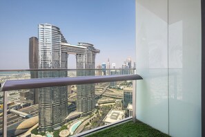 Property grounds - Blueground | Downtown Dubai, pool, nr Burj Khalifa (Dubai)