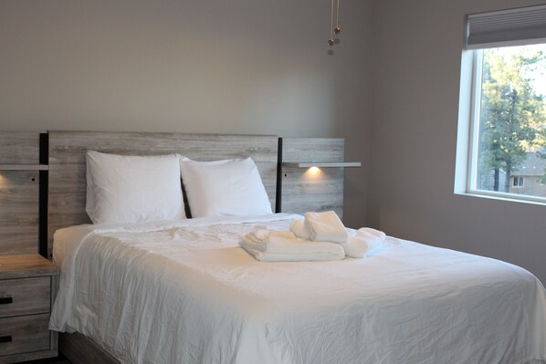 4 bedrooms, WiFi, bed sheets