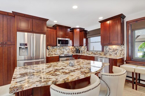 Marco Island 4bd 4bh Home with Heated Pool Close to the Beach and Restaurants