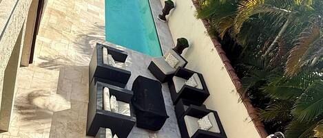 室外游泳池,恒温泳池