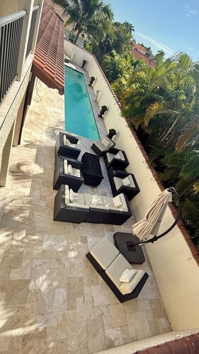 Marco Island 4bd 4bh Home with Heated Pool Close to the Beach and Restaurants