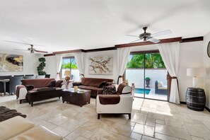 Smart TV, printers - Marco Island 4bd 4bh Home with Heated Pool Close to the Beach and Restaurants (Marco Island)