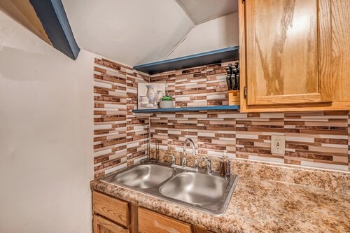 The Willett Loft | Spacious 2BR Escape in Memphis