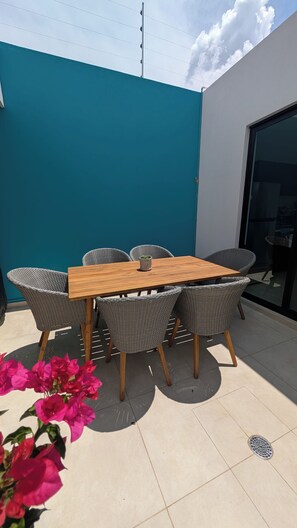 Outdoor dining