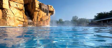 Piscine couverte, piscine extérieure