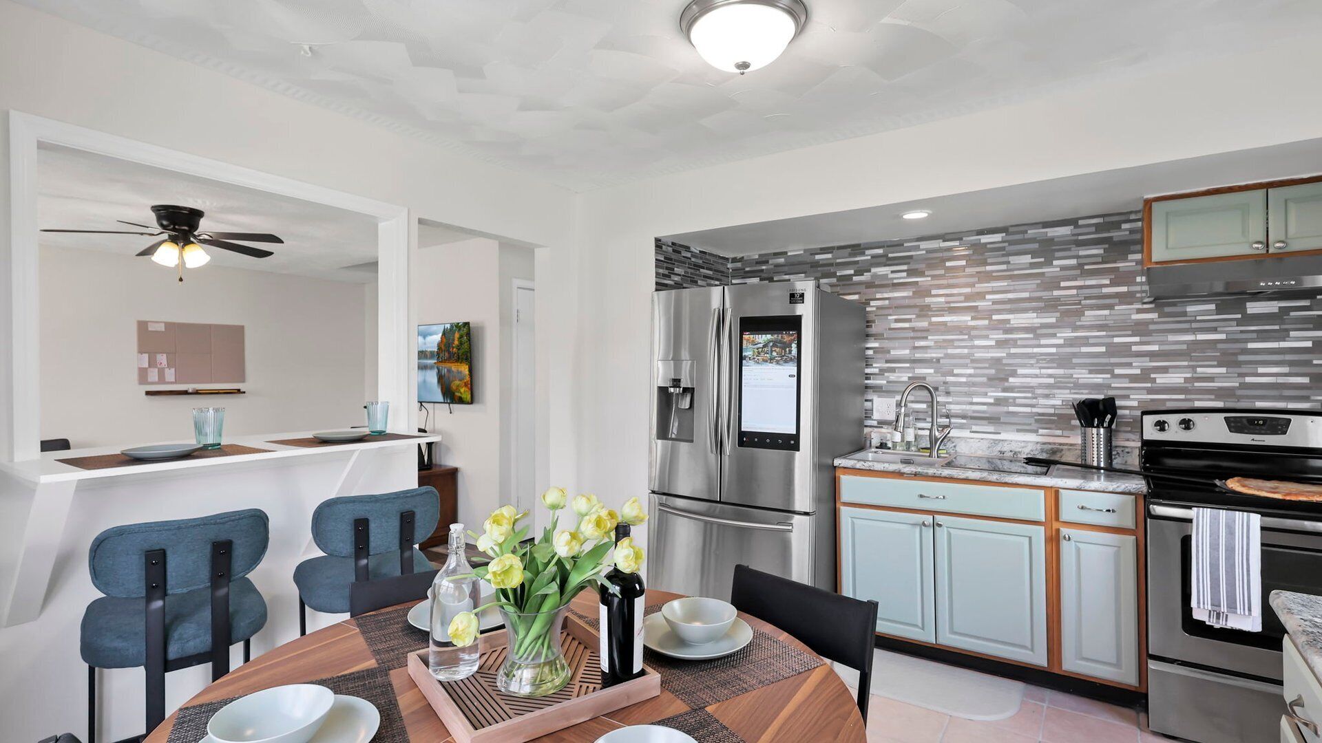 ثلاجة، ميكروويف، فرن، موقد طهي مسطح