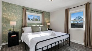 4 bedrooms, desk, iron/ironing board, free WiFi - Fam Fun Spot · Brick Oven · Karaoke · King Bed (Columbus)