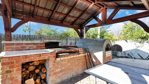Terrace/patio - Fam Fun Spot · Brick Oven · Karaoke · King Bed (Columbus)