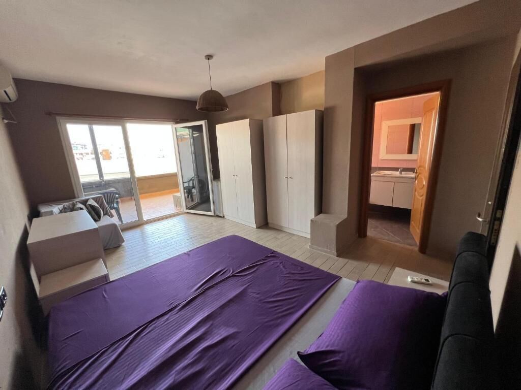 Laptop workspace, free WiFi