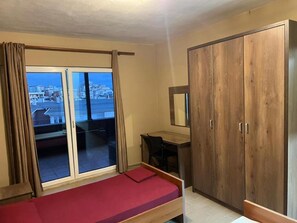 Laptop workspace, free WiFi - Rooftop 13. (Dajt)