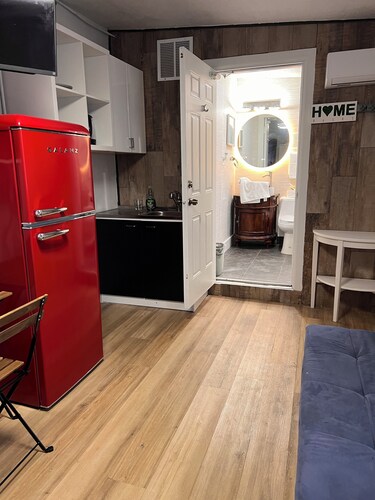 Apartment in Sunrise with AC and parking lot