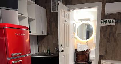 Apartment in Sunrise with AC and parking lot