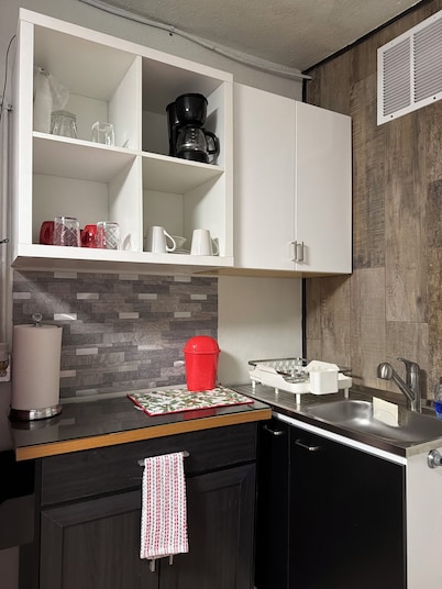 Apartment in Sunrise with AC and parking lot