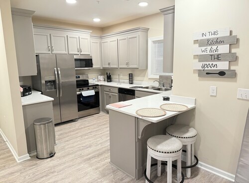 1B comfy new 2-bedroom apartment in Huntsville
5 min from mall  Hosp & downtown.