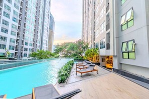 Outdoor pool - The Base Pattaya | Top Location & Utility Include (Bang Lamung, Muang Pattaya)