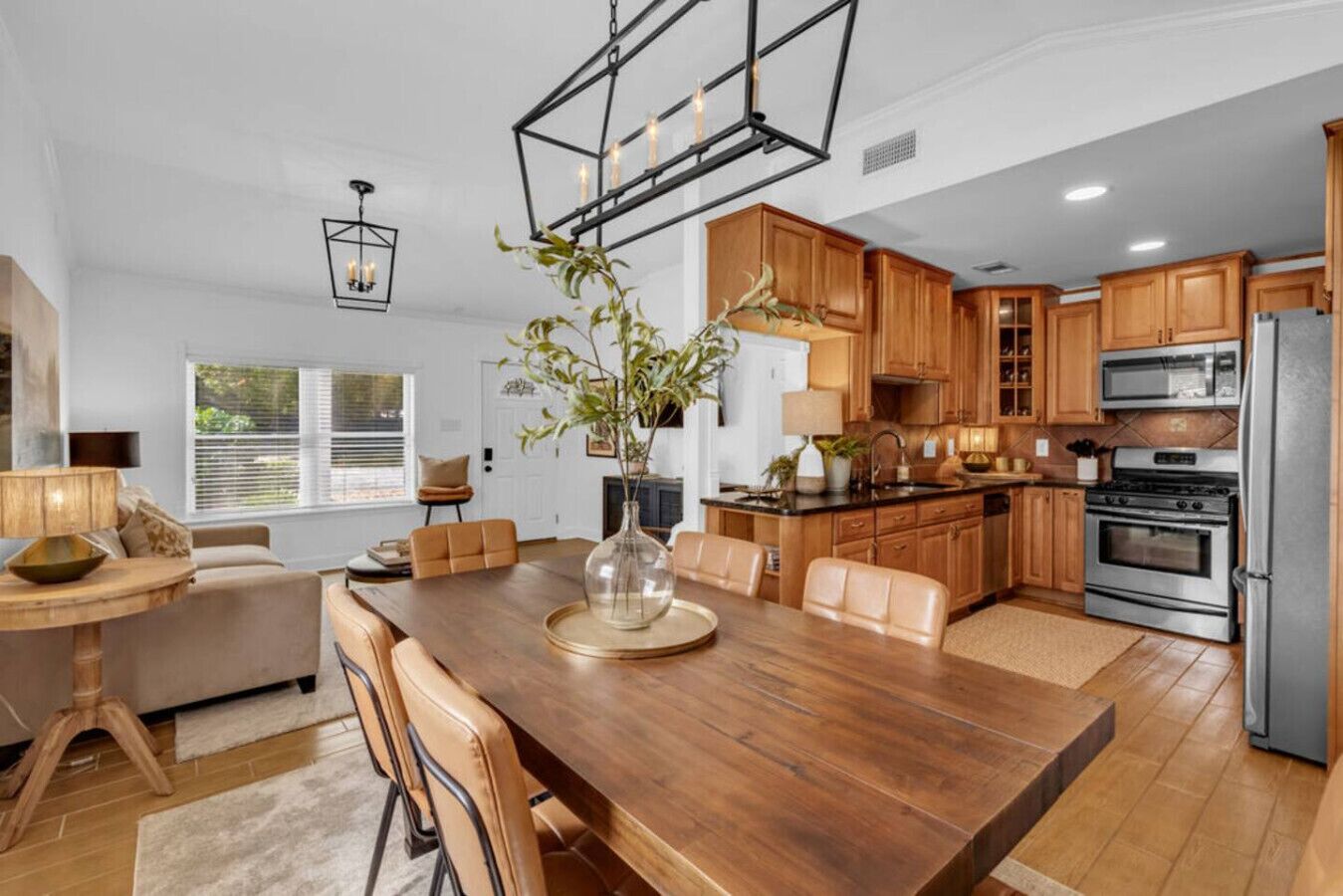 Micro-ondes, four, lave-vaisselle, cafetière/bouilloire