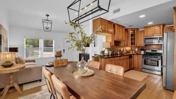 Microwave, oven, dishwasher, coffee/tea maker