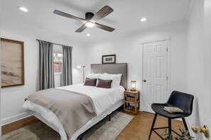 3 bedrooms, iron/ironing board, WiFi, bed sheets - Downtown Magnolia Oasis (Ocean Springs)