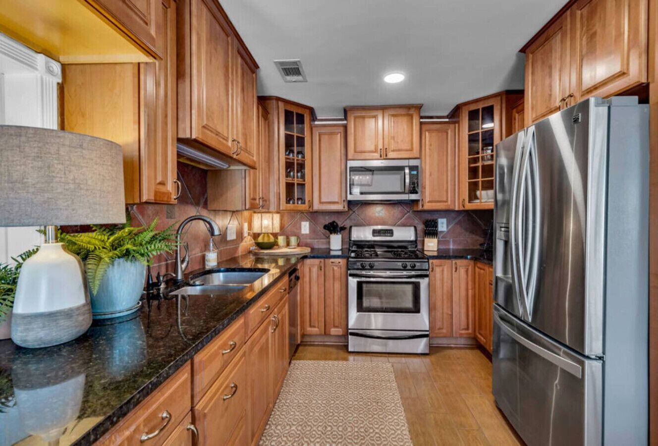 Microwave, oven, dishwasher, coffee/tea maker