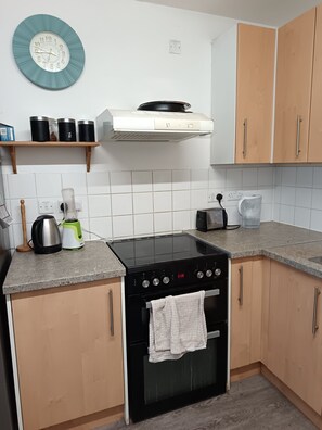 Private kitchen - Safe and clean comfortable  room (Croydon)