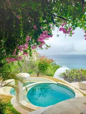 3 outdoor pools - Mentigibay Dome Villa Lombok (Lombok Utara)