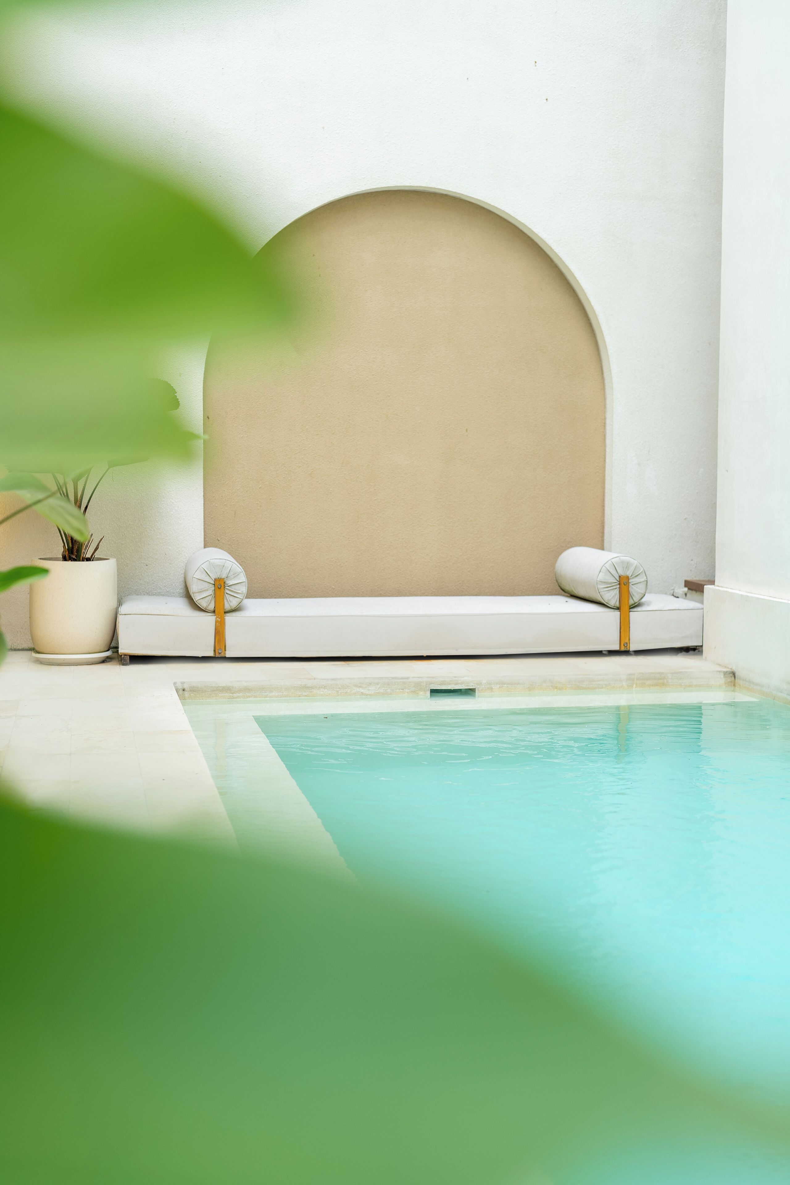 Piscina externa, espreguiçadeiras