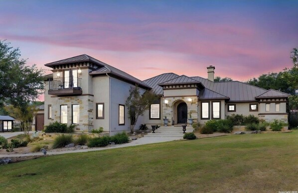 المنشأة من الخارج