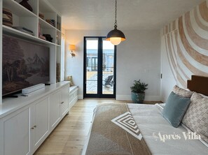 6 Schlafzimmer, Schreibtisch, Bügeleisen/Bügelbrett, Reisekinderbett