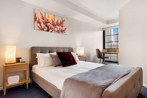 Family Unit With Balcony, Free Trams to CBD Sights