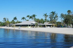 Unclassified image, 2 of 23, button - Boaters Dream, S. Terr, Pool, Yacht Club, Boating (Cape Coral)