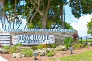 Unclassified image, 5 of 23, button - Boaters Dream, S. Terr, Pool, Yacht Club, Boating (Cape Coral)