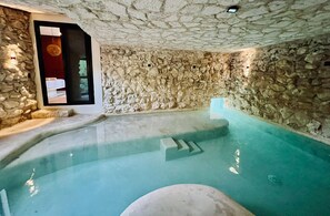 Indoor pool, outdoor pool - Villa Aaktun  (Akumal)