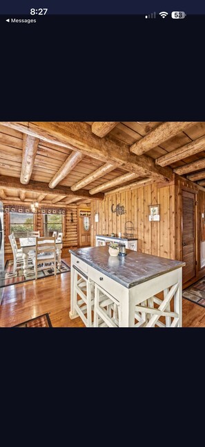 Dining - Timber Ridge- Pet Friendly!! (Pigeon Forge)