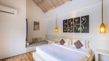 In-room safe, iron/ironing board, free WiFi