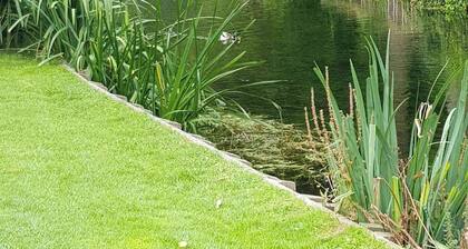 Canterbury - Sleeps 7 - Pet-Friendly with Garden