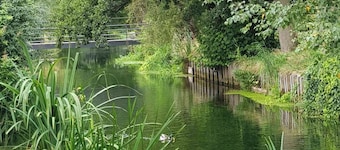 Canterbury - Sleeps 7 - Pet-Friendly with Garden