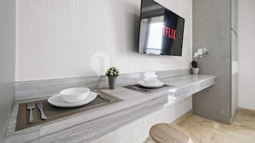 Apartment, 1 Bedroom, Ocean View | Dining room