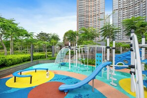 Children’s play area – outdoor - Oshen by Kozystay - PIK (Jakarta)