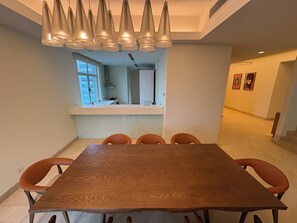 独特客房 | 私人厨房 | 微波炉、炉灶、电热水壶、厨具/餐具