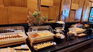 Tägliches Frühstücksbuffet (79 MYR pro Person)