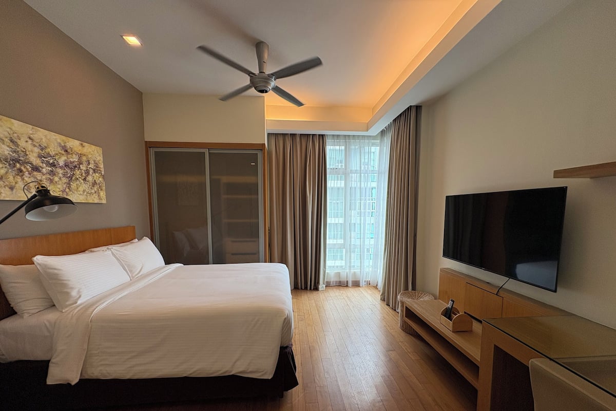 In-room safe, desk, soundproofing, iron/ironing board