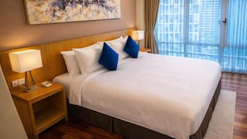 Caja de seguridad en la habitación y escritorio