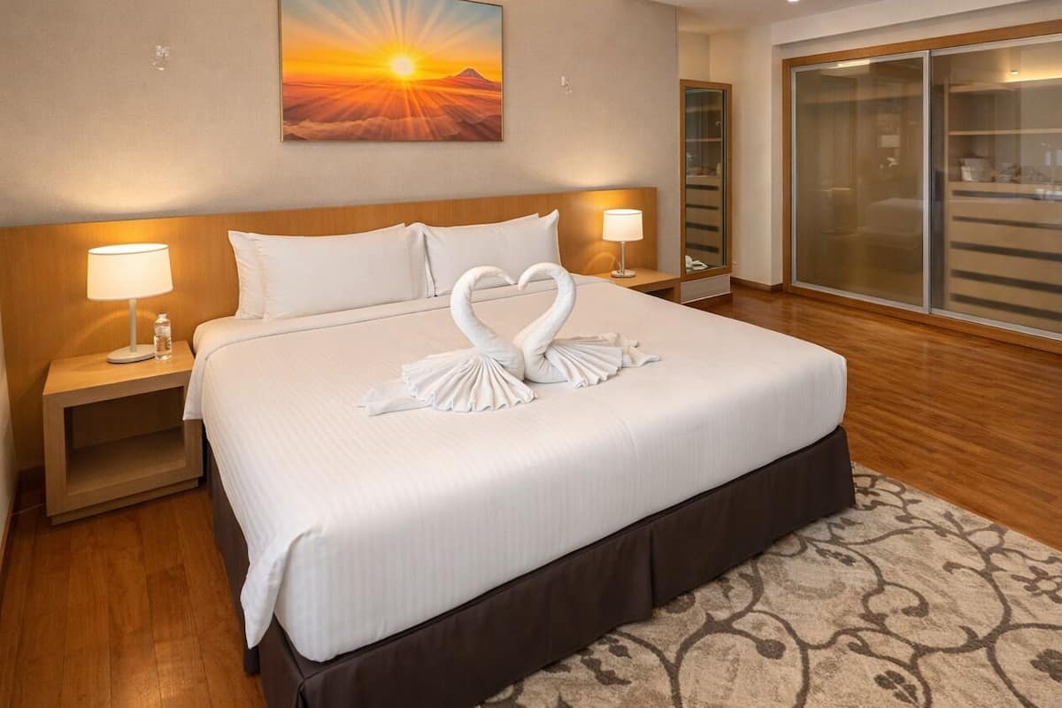 Een kluis op de kamer, een bureau, geluiddichte muren