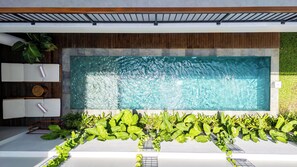 室外游泳池,日光浴躺椅