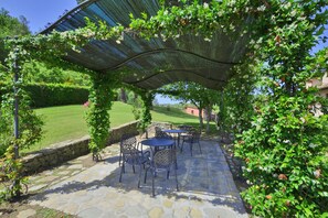 Outdoor dining - Francigena 9, Castelfiorentino, Italy (Castelfiorentino)