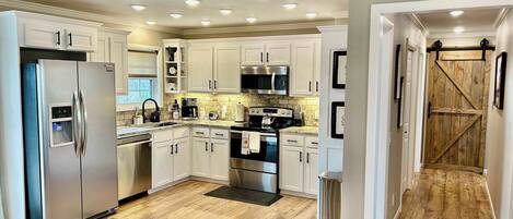 Mikrowelle, Ofen, Herdplatte, Geschirrspüler